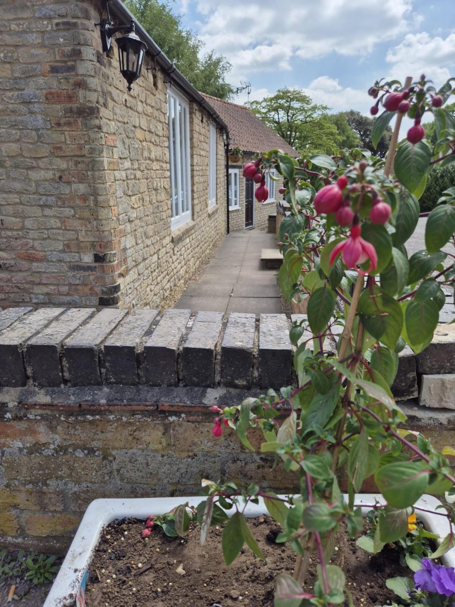 The Ship Inn Oundle Eksteriør billede
